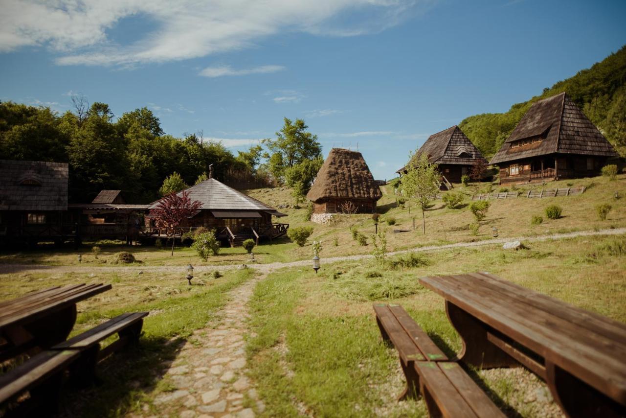 Raven'S Nest - The Hidden Village, Transylvania - Romania Sub Piatra Exterior foto