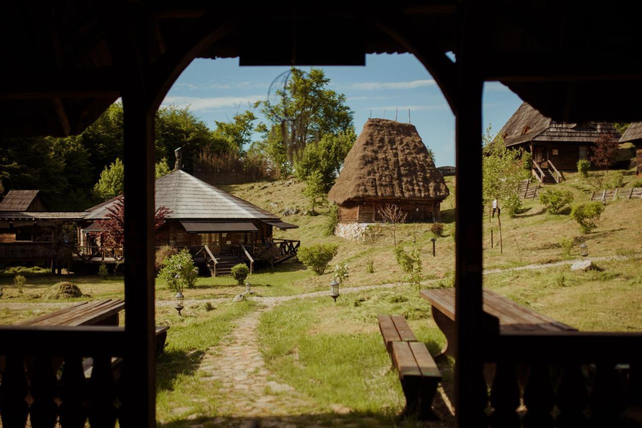 Raven'S Nest - The Hidden Village, Transylvania - Romania Sub Piatra Exterior foto