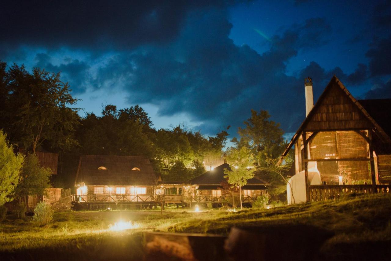 Raven'S Nest - The Hidden Village, Transylvania - Romania Sub Piatra Exterior foto