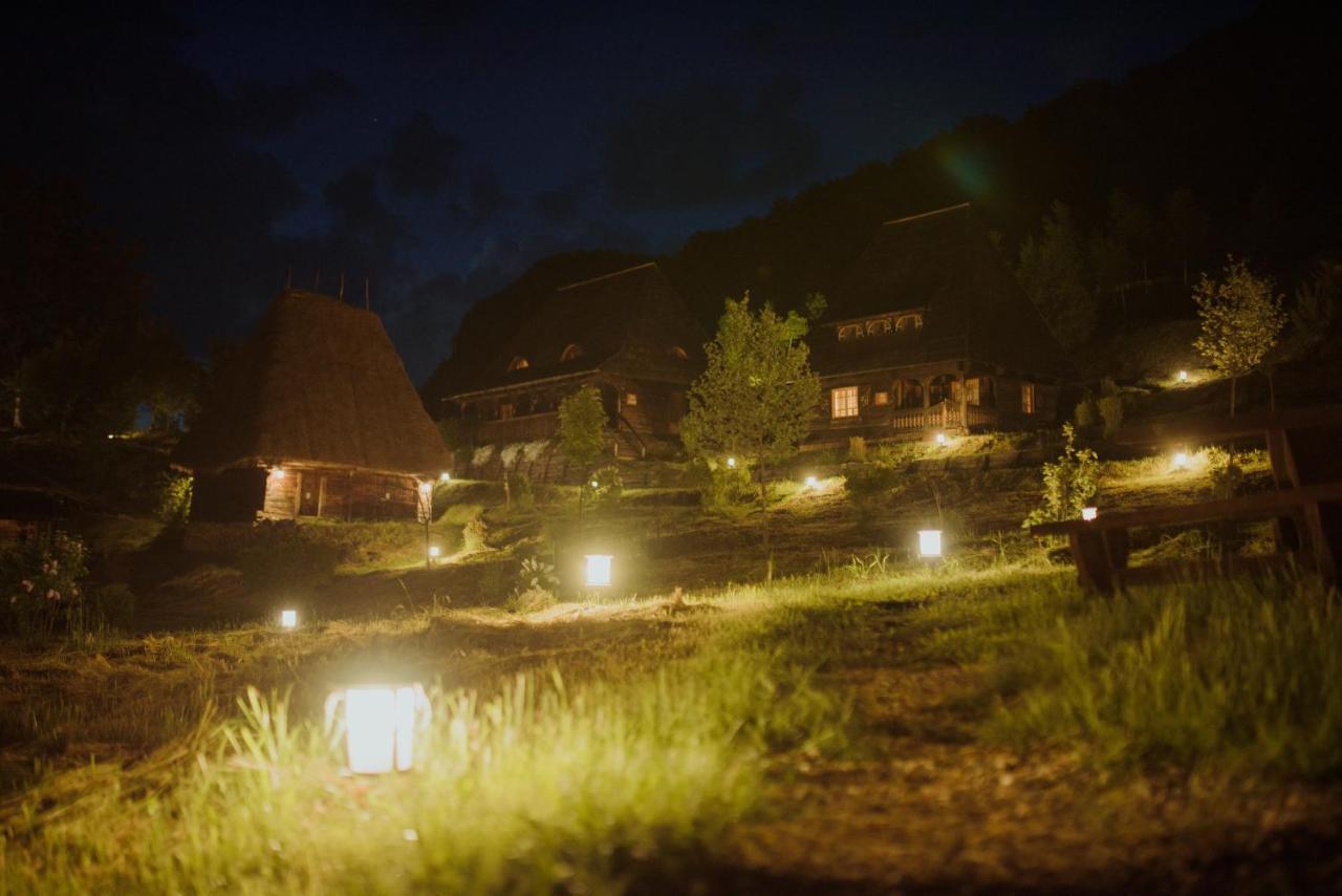 Raven'S Nest - The Hidden Village, Transylvania - Romania Sub Piatra Exterior foto