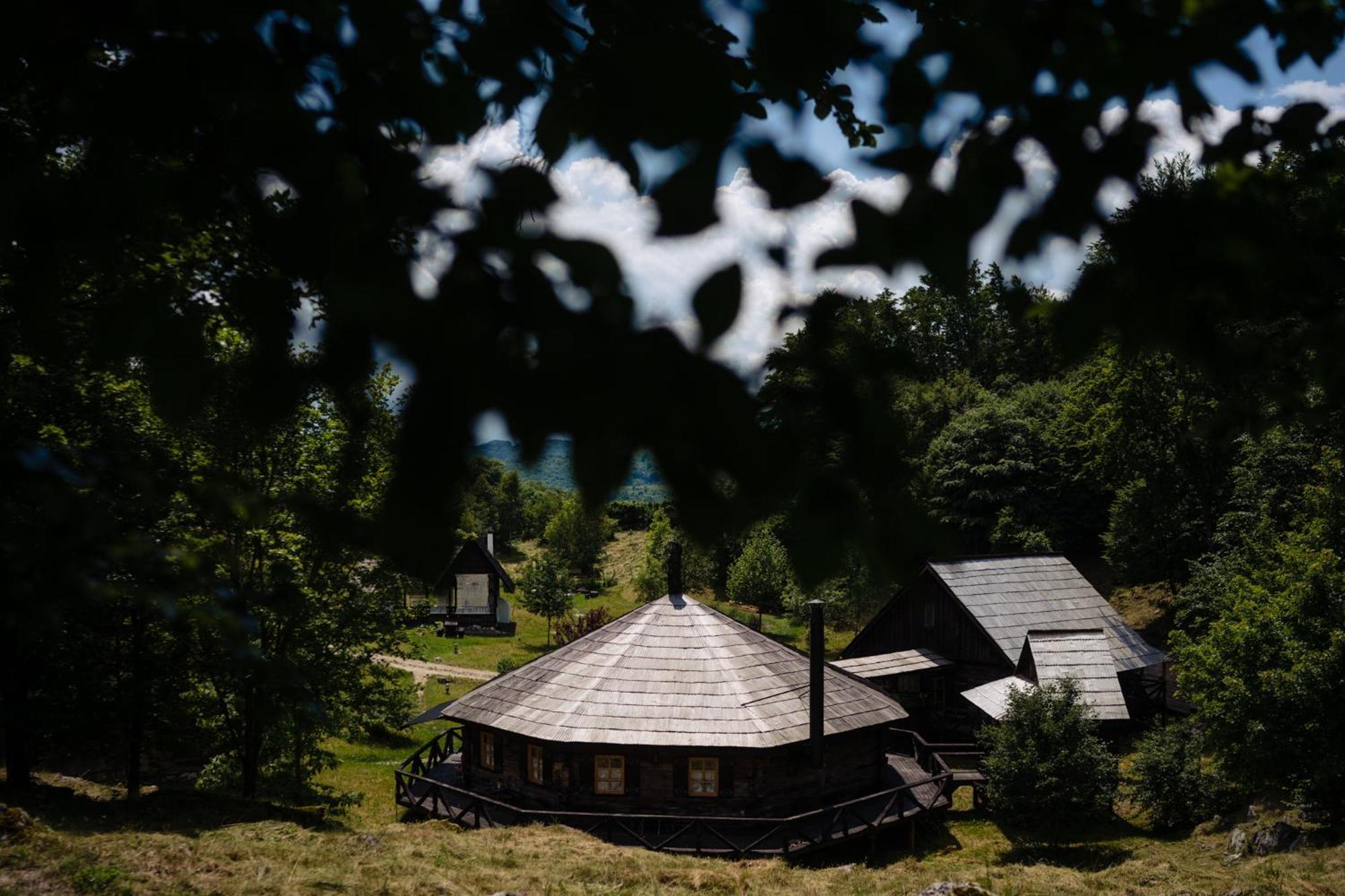 Raven'S Nest - The Hidden Village, Transylvania - Romania Sub Piatra Exterior foto